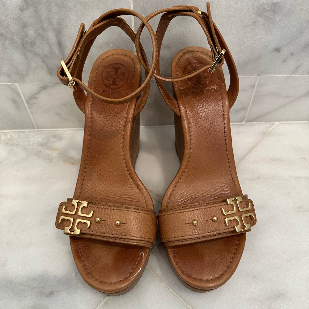 Tory Burch- Wedge Sandal, Cognac leather with gold metal logo. Size 9
